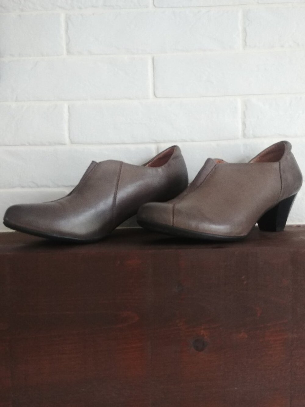 Taos taupe leather grey/brown ankle boots booties shoes low heel size 7 - Picture 2 of 14